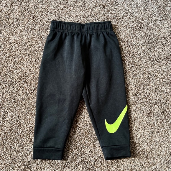 5-Piece Nike and Under Armour 18-Month Athletic Pants & Jackets Bundle - Picture 9 of 13